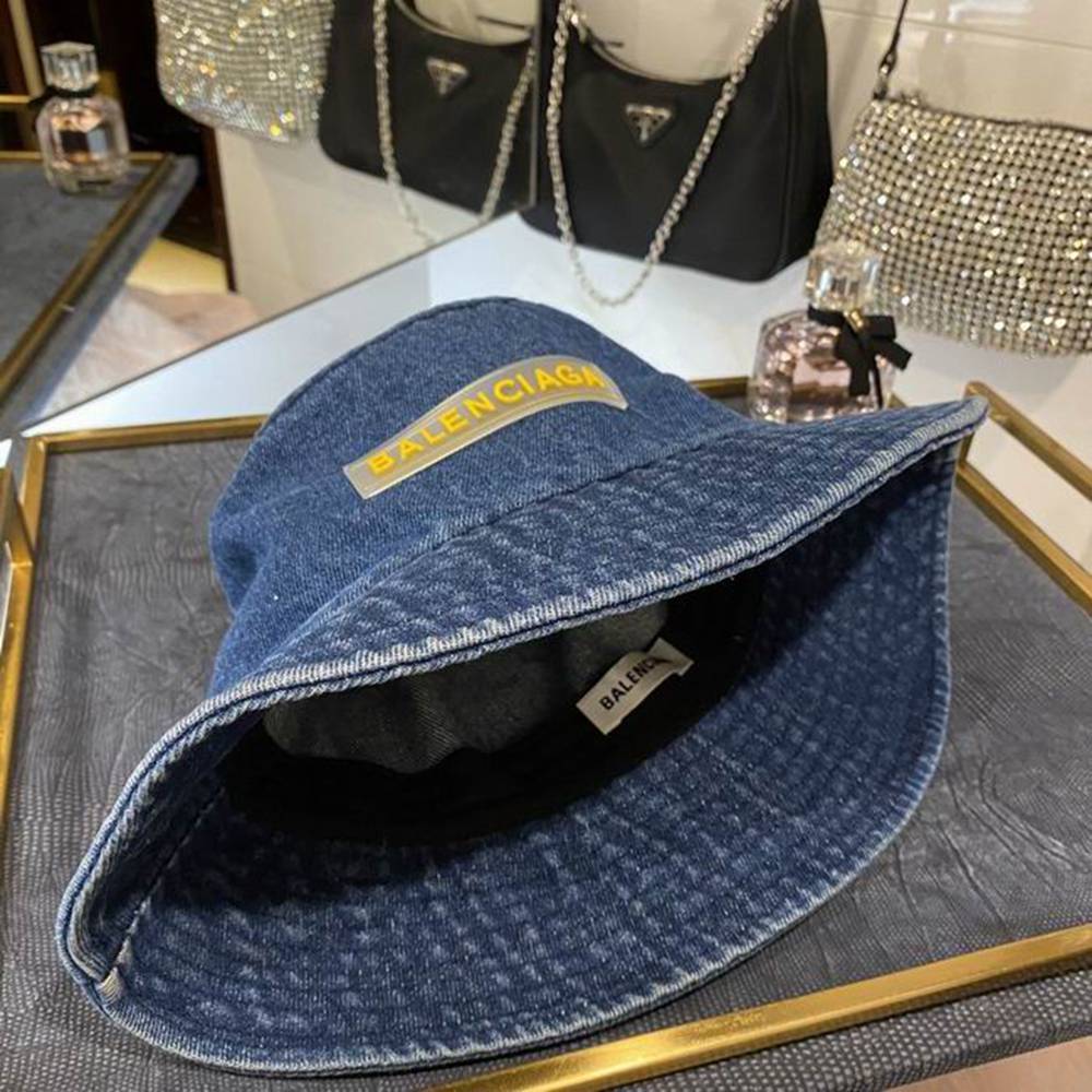 Ba*len*cia*ga hat